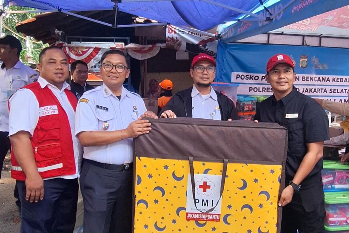PMI Jaksel beri bantuan ke penyintas kebakaran di Kebayoran Lama Utara — NadiKabar.com