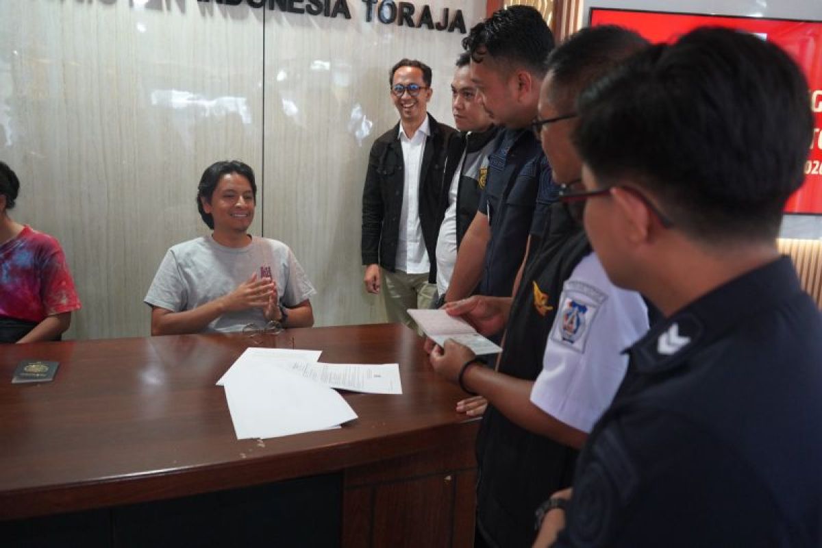 Imigrasi Parepare periksa dokumen warga Meksiko dan Belanda di Tana Toraja