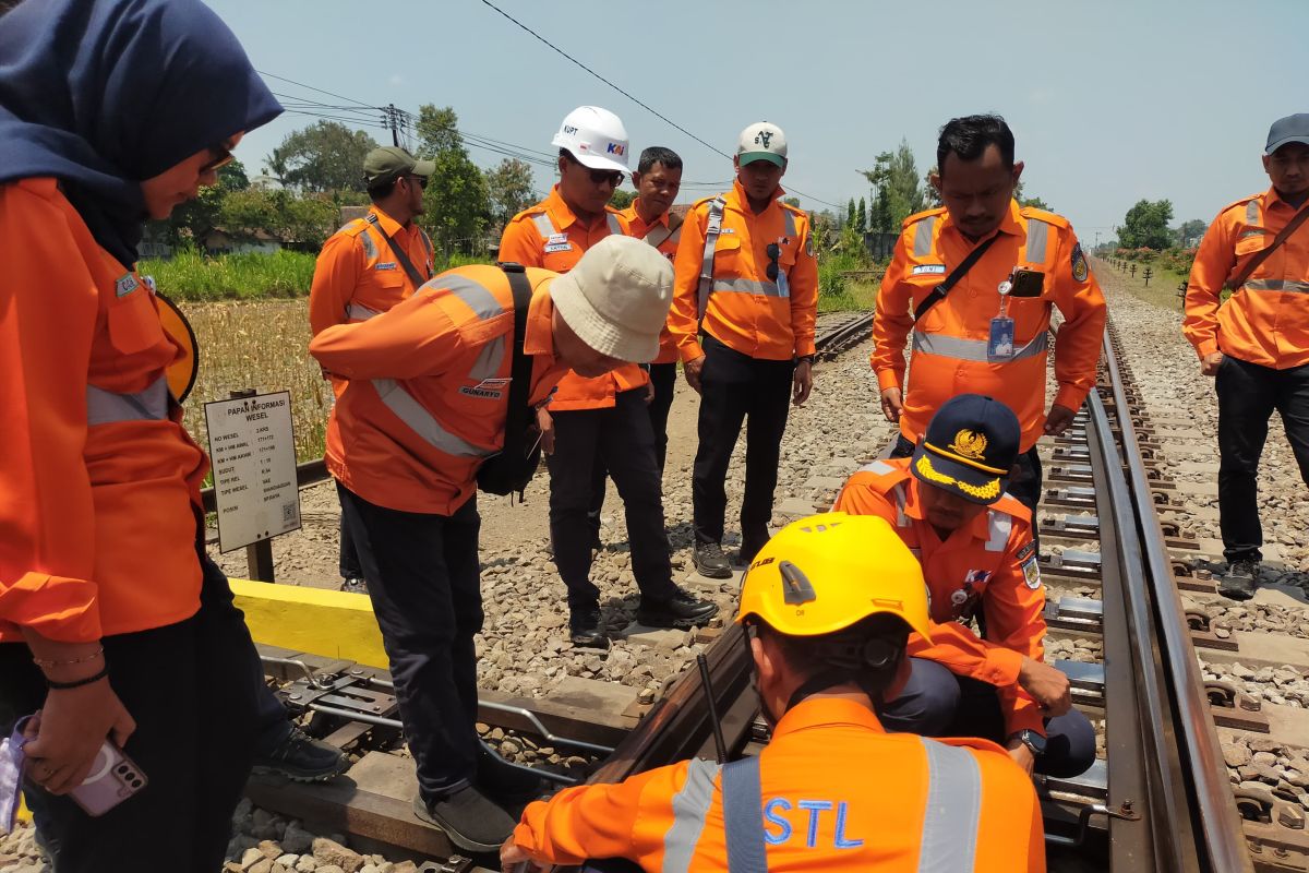 Ilustrasi berita Nasional: KAI cek jalur Kediri-Tulungagung pastikan keselamatan operasional KA