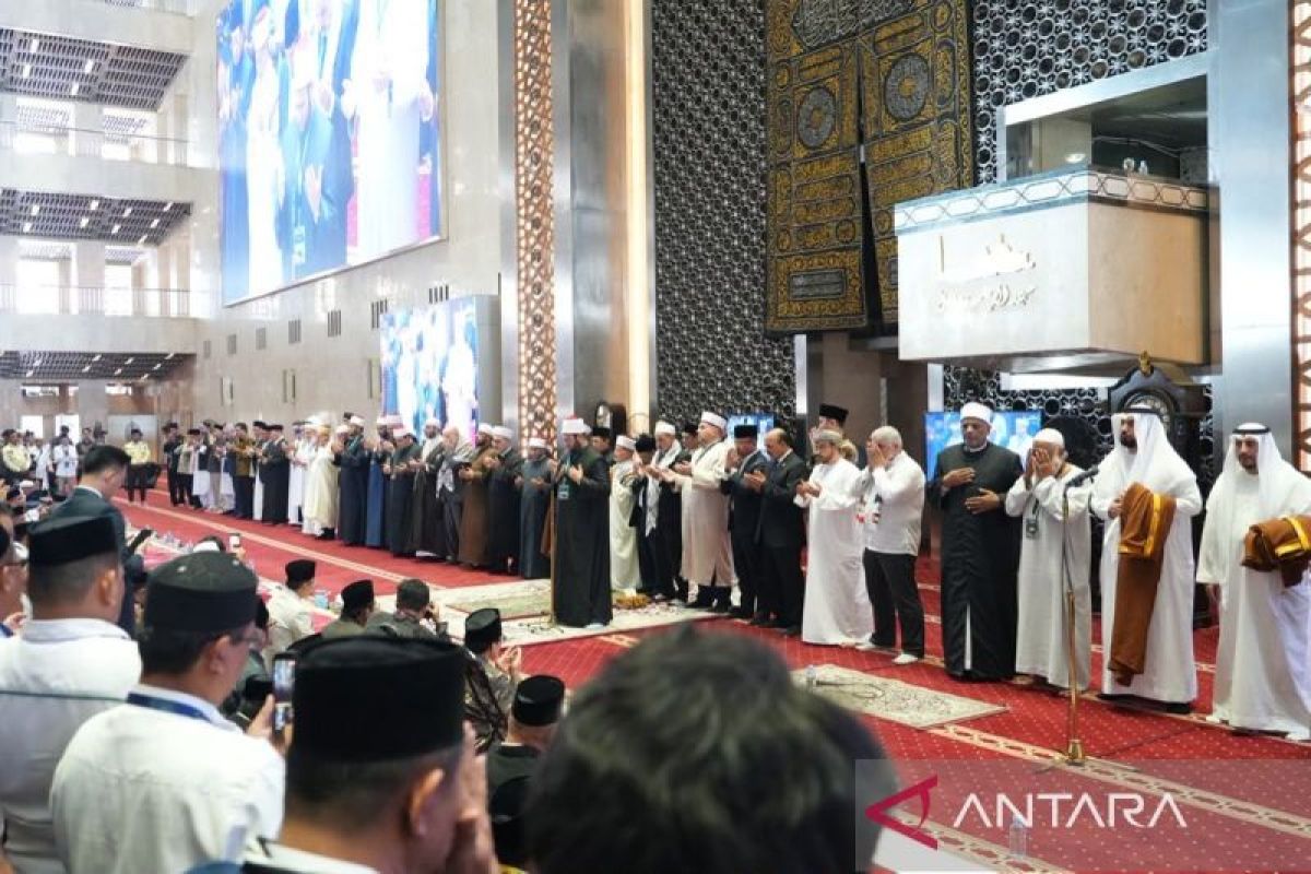 Kemarin, imam besar dunia di Indonesia hingga penanganan banjir Solok — NadiKabar.com