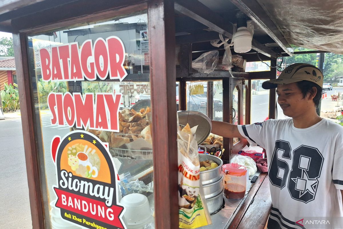Kisah Habibi pilih putus sekolah untuk jualan siomay di Bintaro