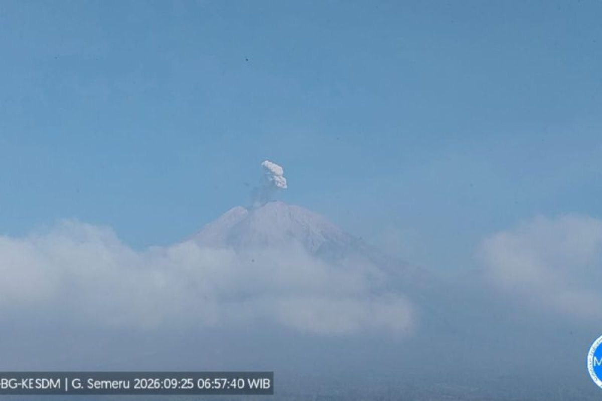 Semeru dua kali erupsi dengan tinggi letusan 700 meter di atas puncak — NadiKabar.com