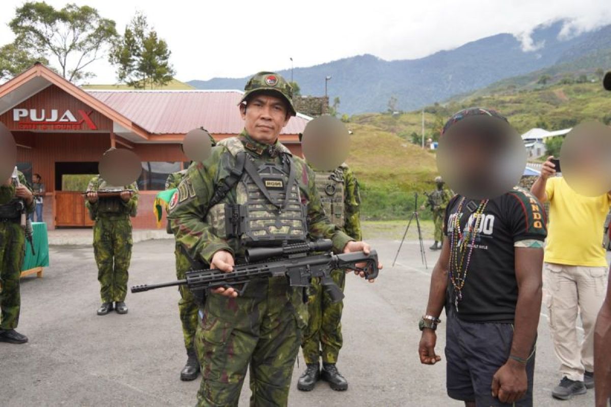 4 anggota OPM Puncak Jaya serahkan senjata dan kembali ke masyarakat