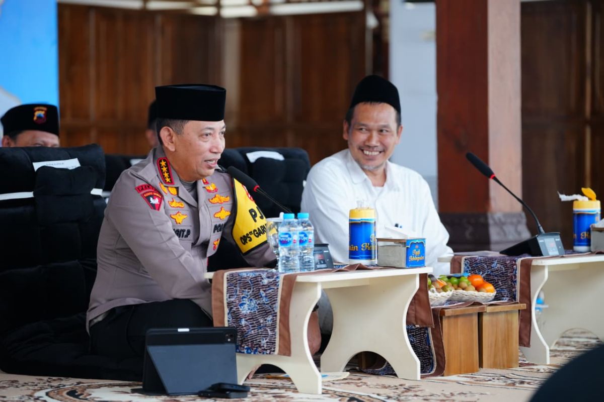 Ilustrasi berita Nasional: Kapolri mohon doa ulama untuk personel Polri dalam bertugas