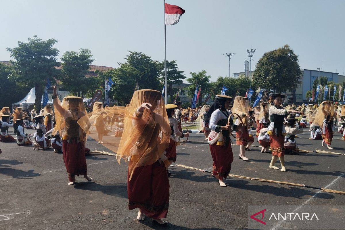 Rekor MURI Pecah Lewat Aksi 670 Penari Caping Kalo Kudus