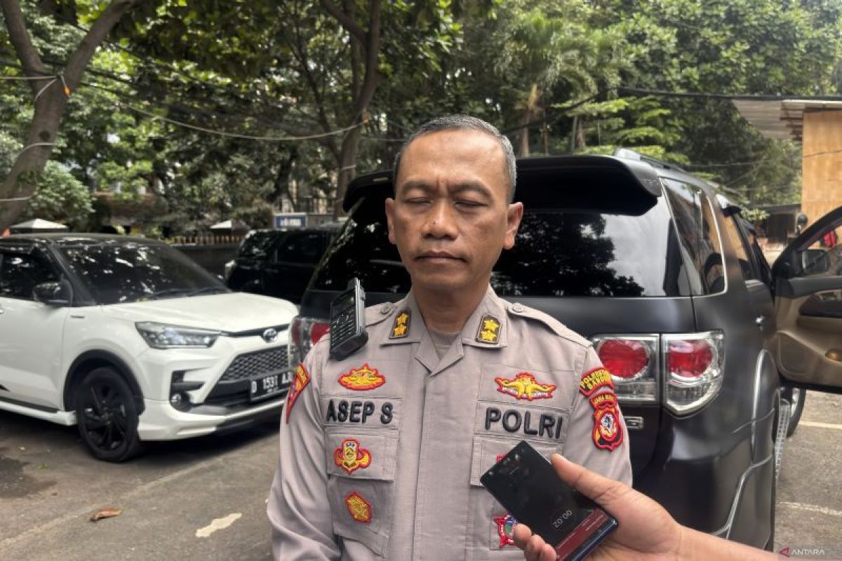 Tantang Tim Prabu pakai samurai, Geng motor di Bandung apes tabrak pagar! - ANTARA News Jawa Barat