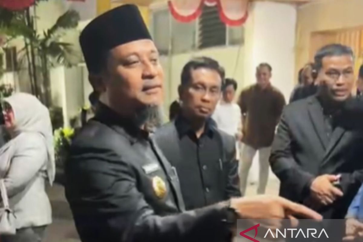 Bupati Gowa jadi tersangka, Gubernur Sulsel tunggu surat resmi polisi