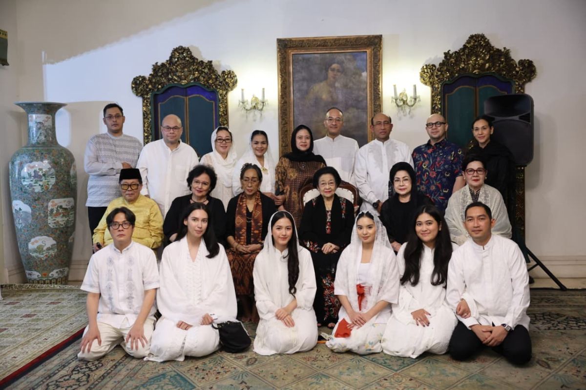 Megawati dan keluarga besar Bung Karno hadiri tahlilan untuk Guruh — NadiKabar.com