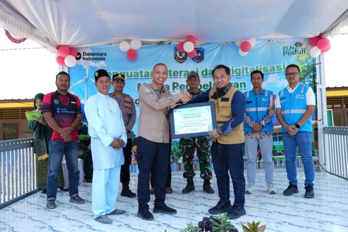 PLN UIW Babel perkuat literasi-digitalisasi media pembelajaran di SDN 01 Lepar lewat program TJSL - ANTARA News Bangka Belitung