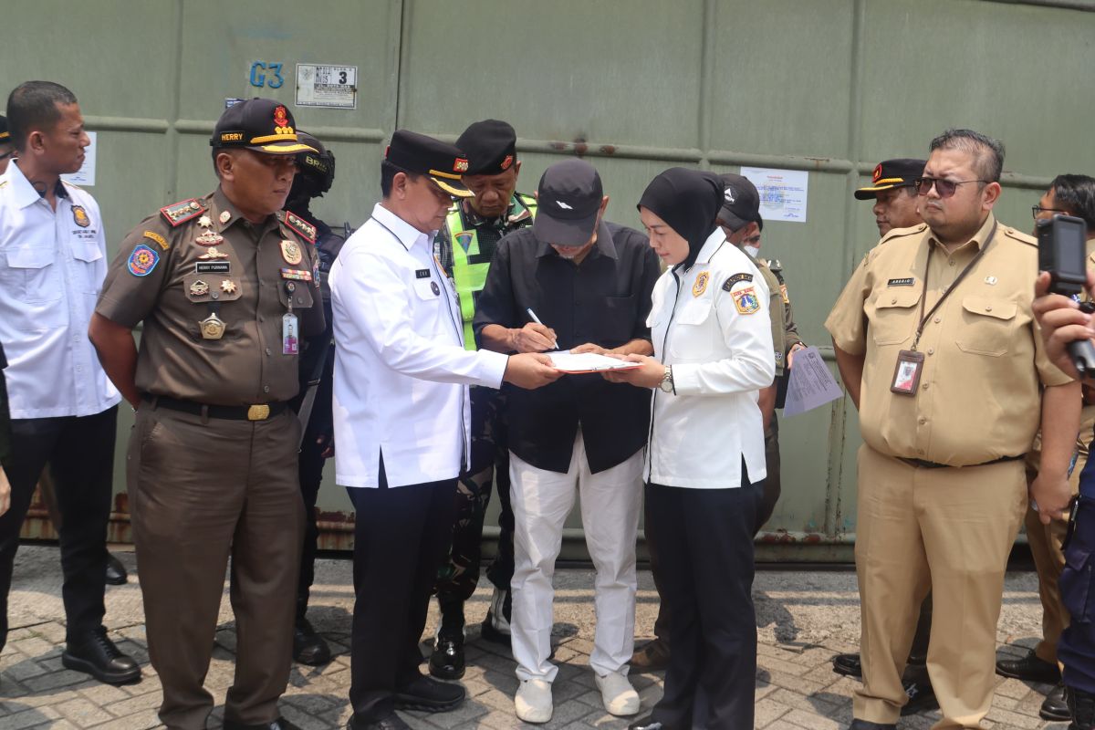 Pemkot cabut izin usaha akrilik dan pengemasan di Grogol Petamburan — NadiKabar.com
