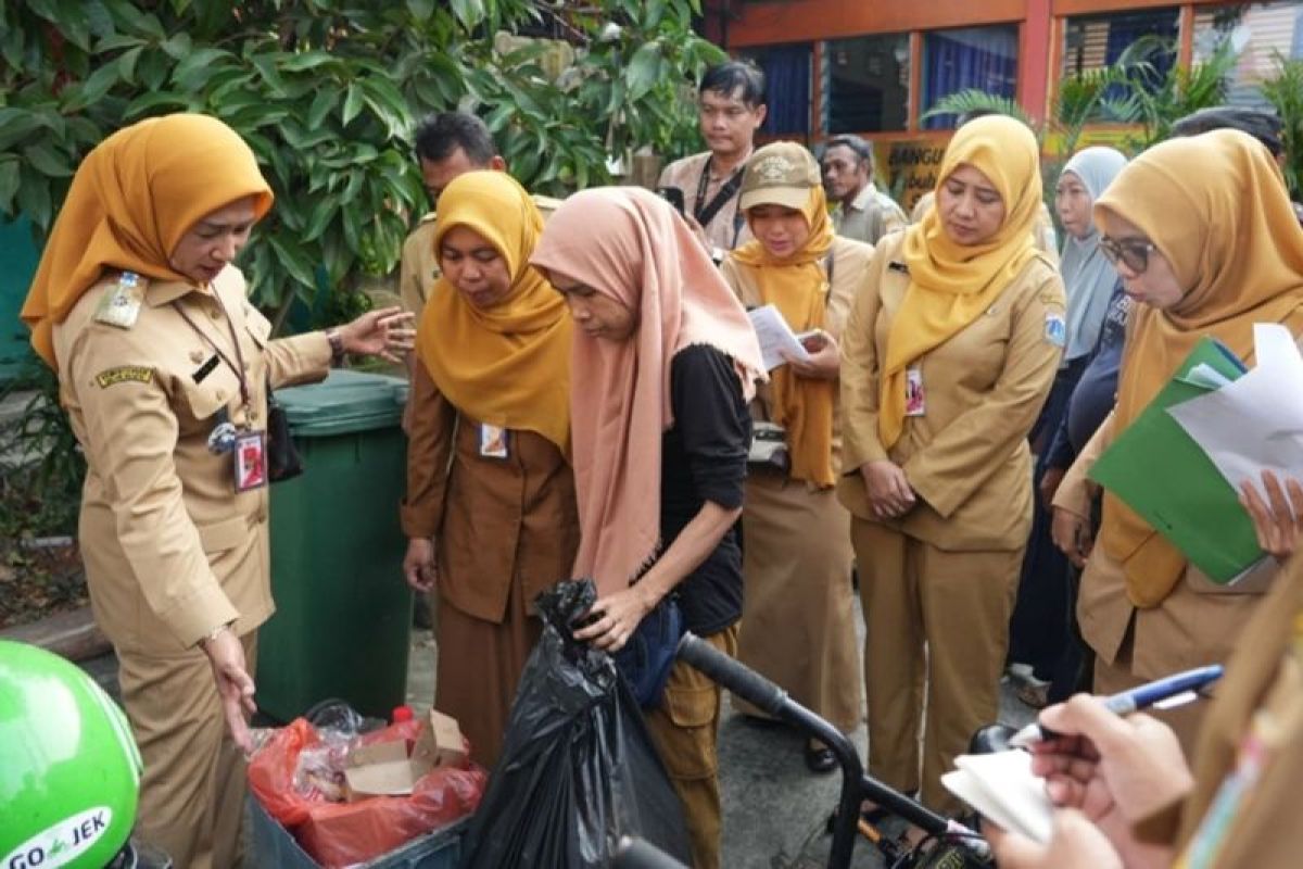 Pemkot Jakbar perkuat kesadaran masyarakat soal pilah sampah TPS3R — NadiKabar.com
