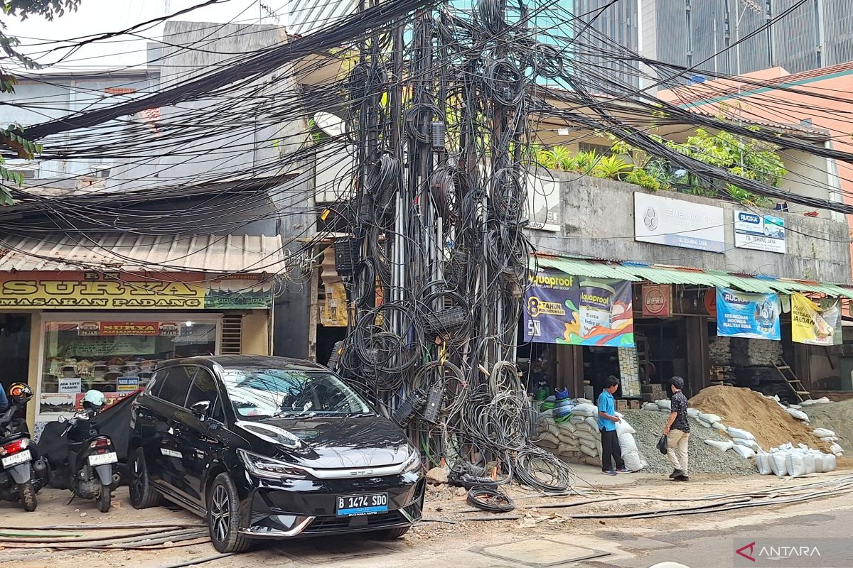 Pemkot tata kabel semrawut di Jalan Kuningan Barat Raya pada Oktober — NadiKabar.com