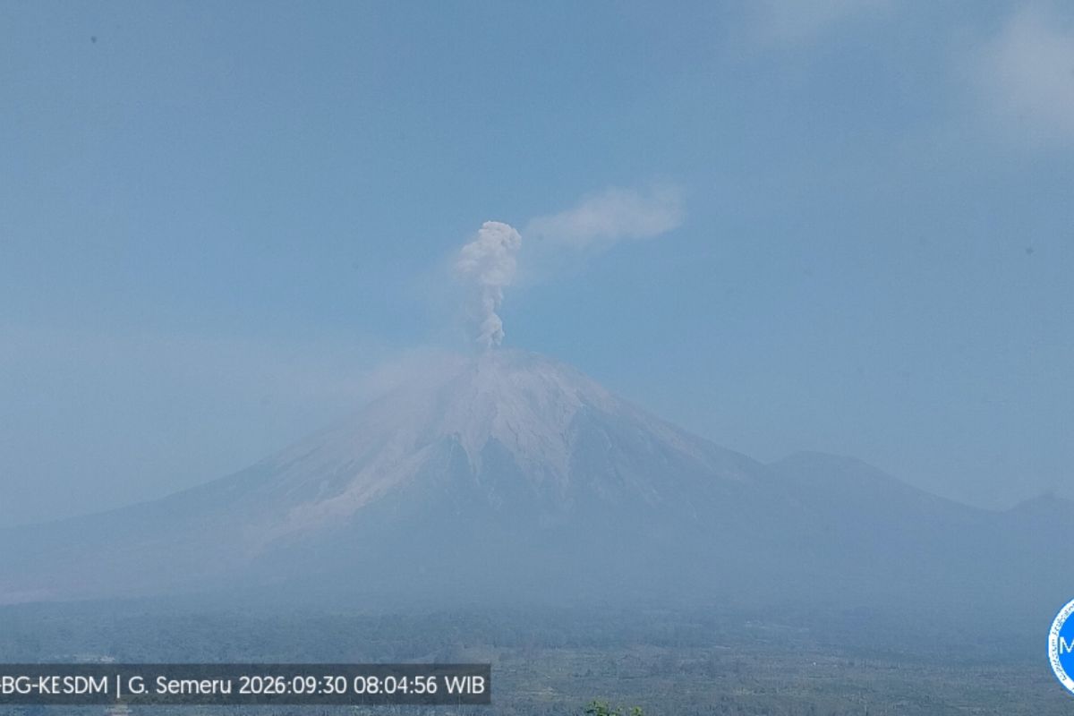 Gunung Semeru tercatat 7 kali erupsi Rabu ini