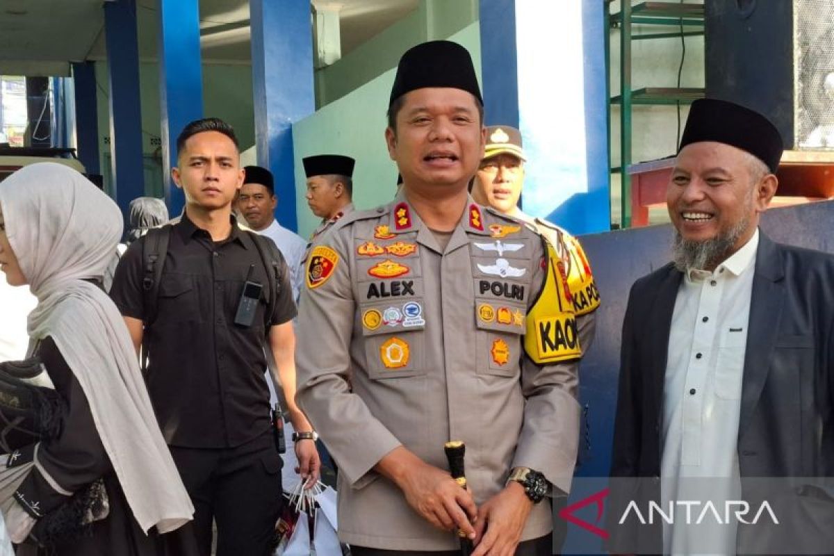 Polres Cianjur tempatkan personel imbau pengendara waspada bencana