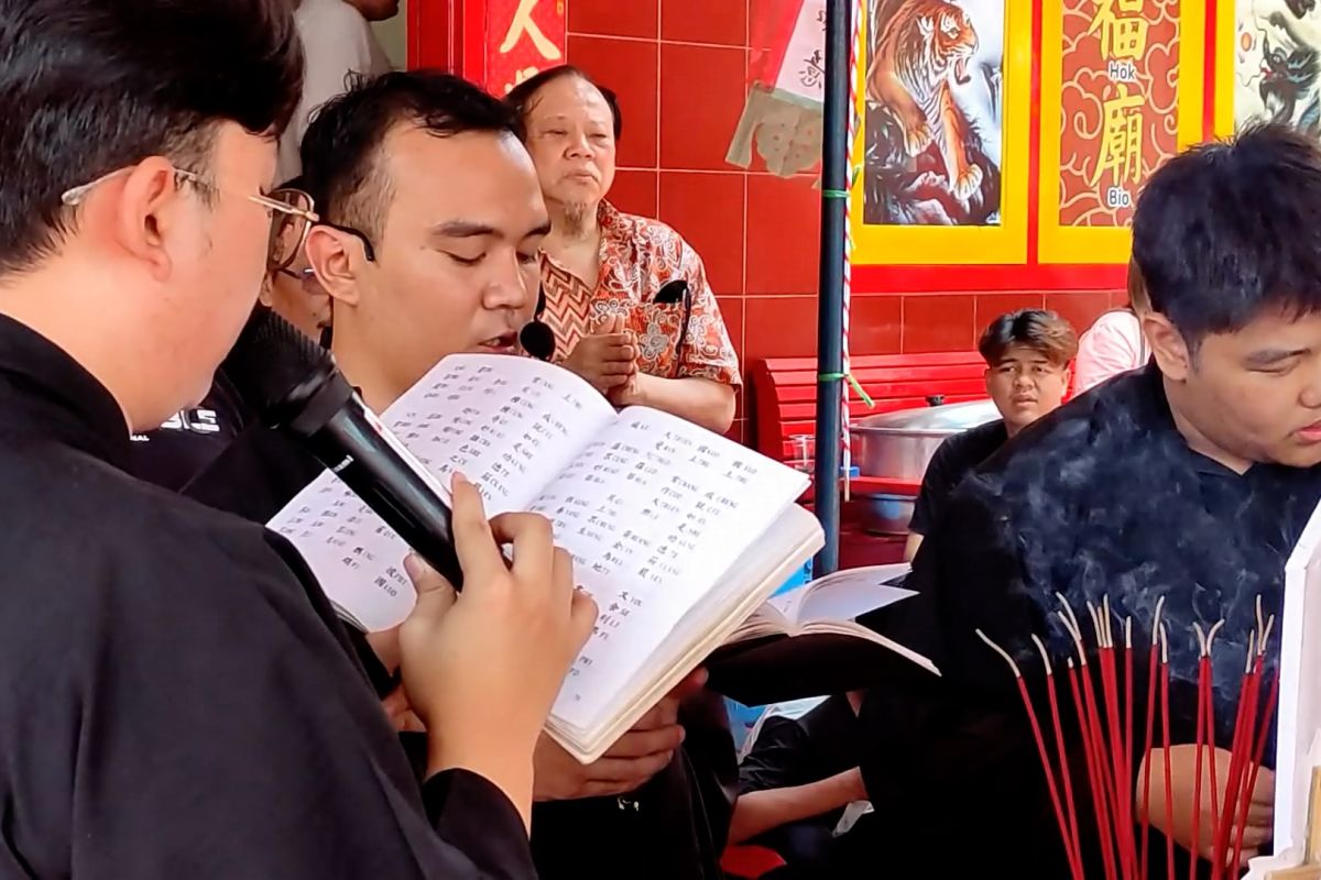 Ritual King Hoo Ping di Pecinan Semarang Diwarnai Doa dan Sedekah