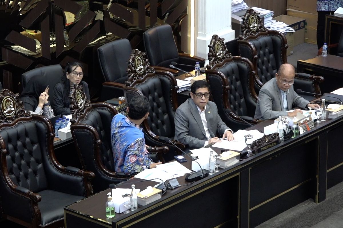 DPR RI laksanakan rapat bahas tiga RUU untuk masa sidang 2026/2027