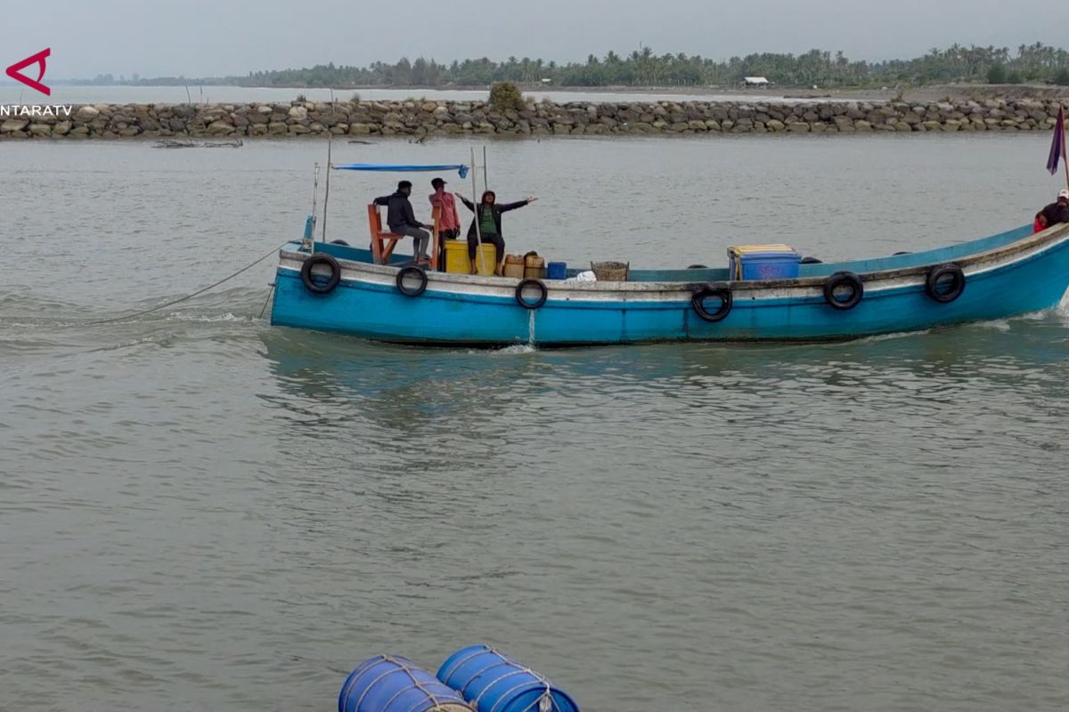 Kuala Meureudu Pidie Jaya Mulai Bisa Dilintasi Perahu Nelayan