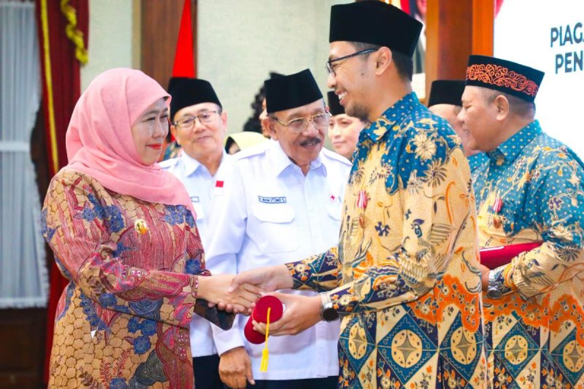 Gubernur Jatim berikan penghargaan untuk 647 pendonor darah 75 kali