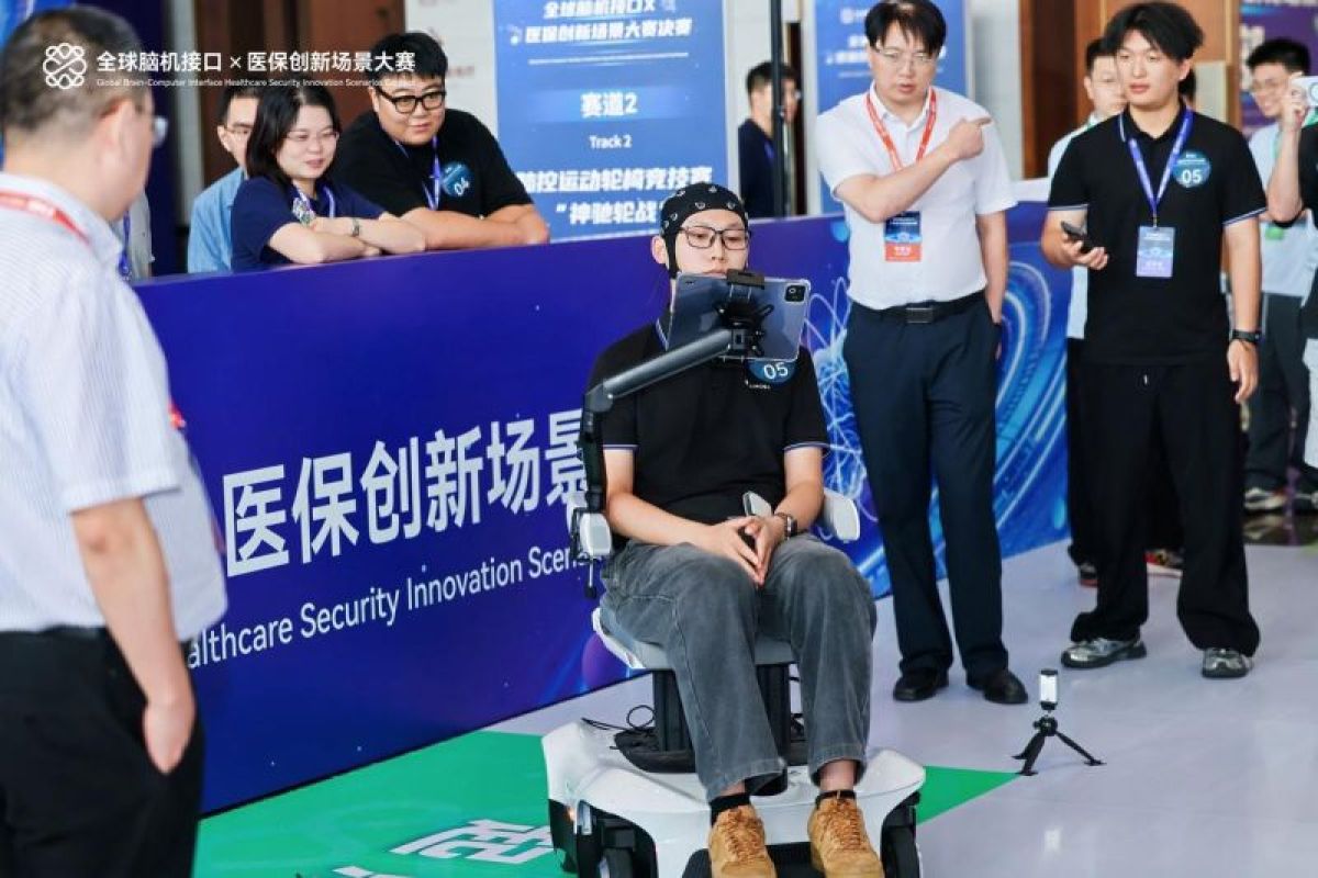Kursi roda AiMOGA dapat dikendalikan melalui sinyal otak — NadiKabar.com