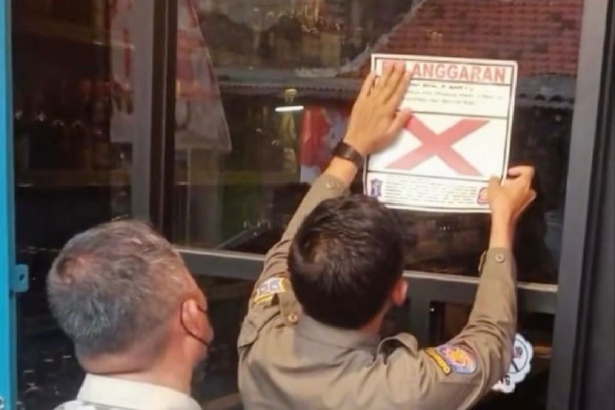Satpol PP Surabaya segel toko penjual minuman beralkohol eceran