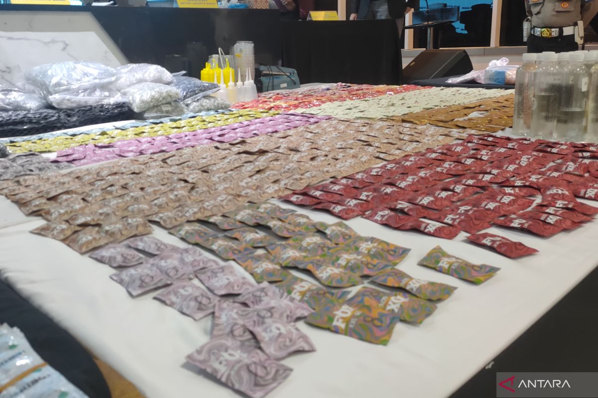 Polres Jakbar bongkar produksi etomidate senilai Rp120 miliar di PIK 2 — NadiKabar.com