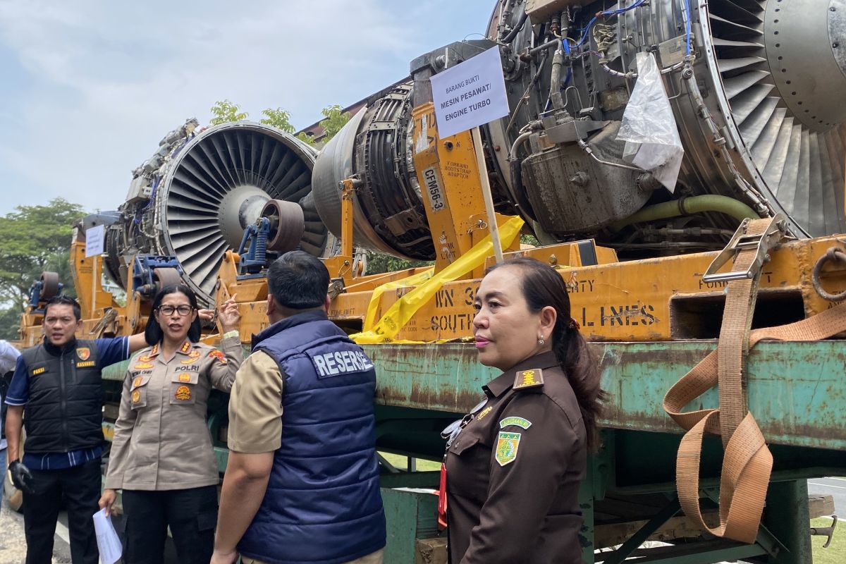 Polda Kepri ungkap impor tiga mesin pesawat bekas bernilai Rp30 M — NadiKabar.com
