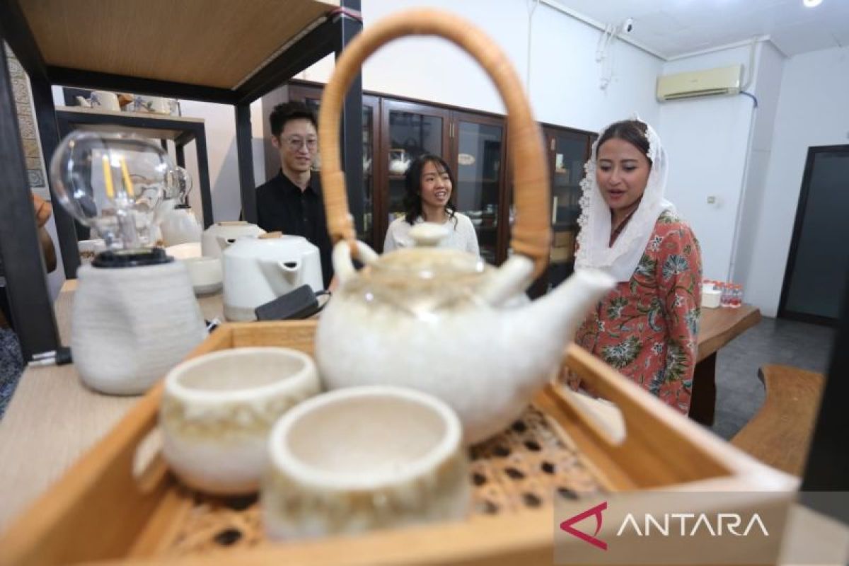 Dikira produk China, kriya keramik ternyata produk UMKM Surabaya