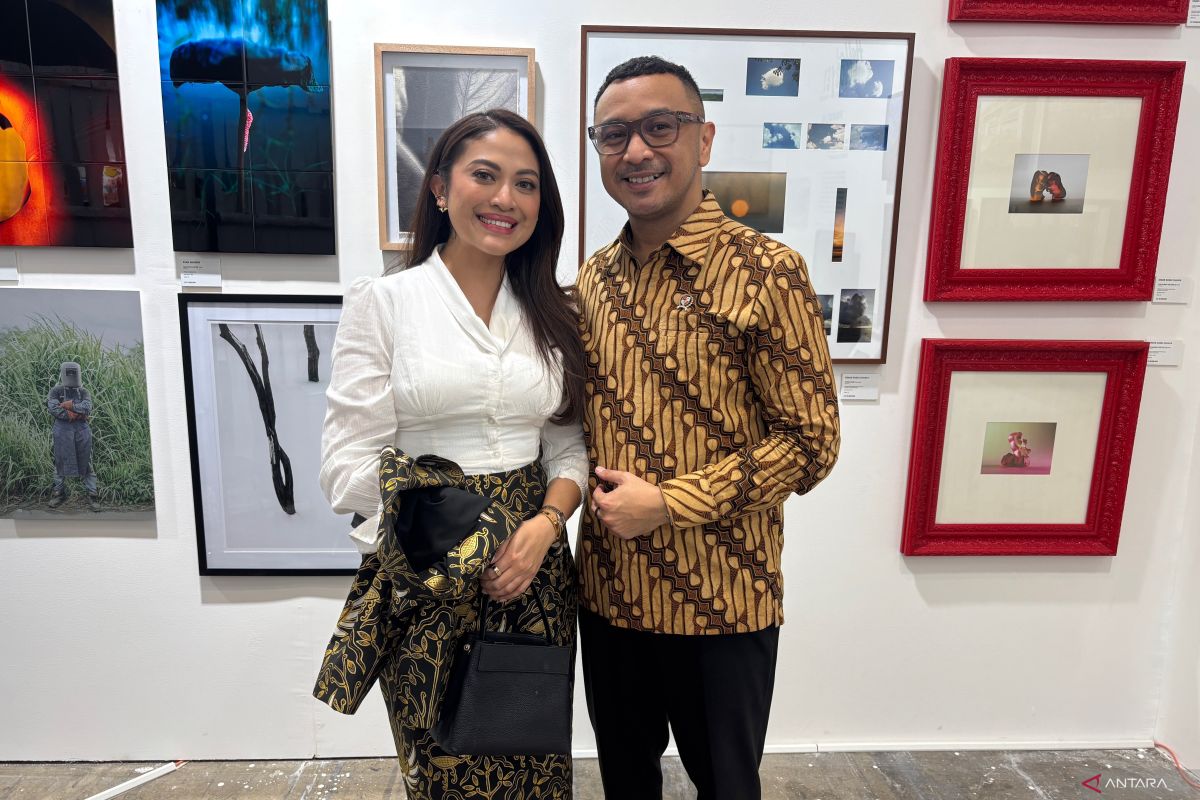 Ilustrasi berita Nasional: Wamenbud Giring dan istri ungkap batik yang jadi favorit
