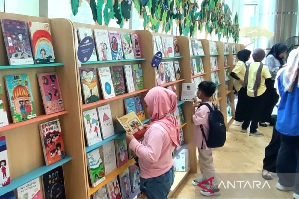 Perluas Literasi, DKI Kirim 2 Ribu Buku ke Ratusan Sekolah