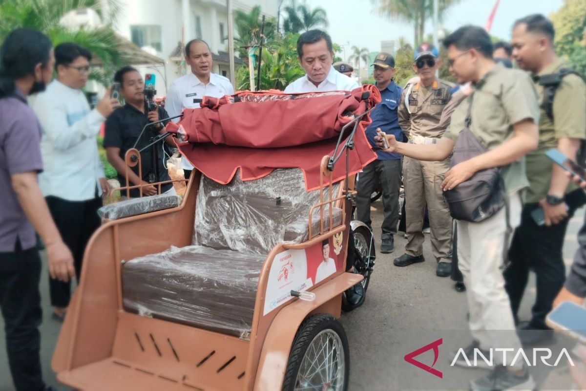 Bupati Karawang salurkan 220 becak listrik bantuan Presiden Prabowo — NadiKabar.com