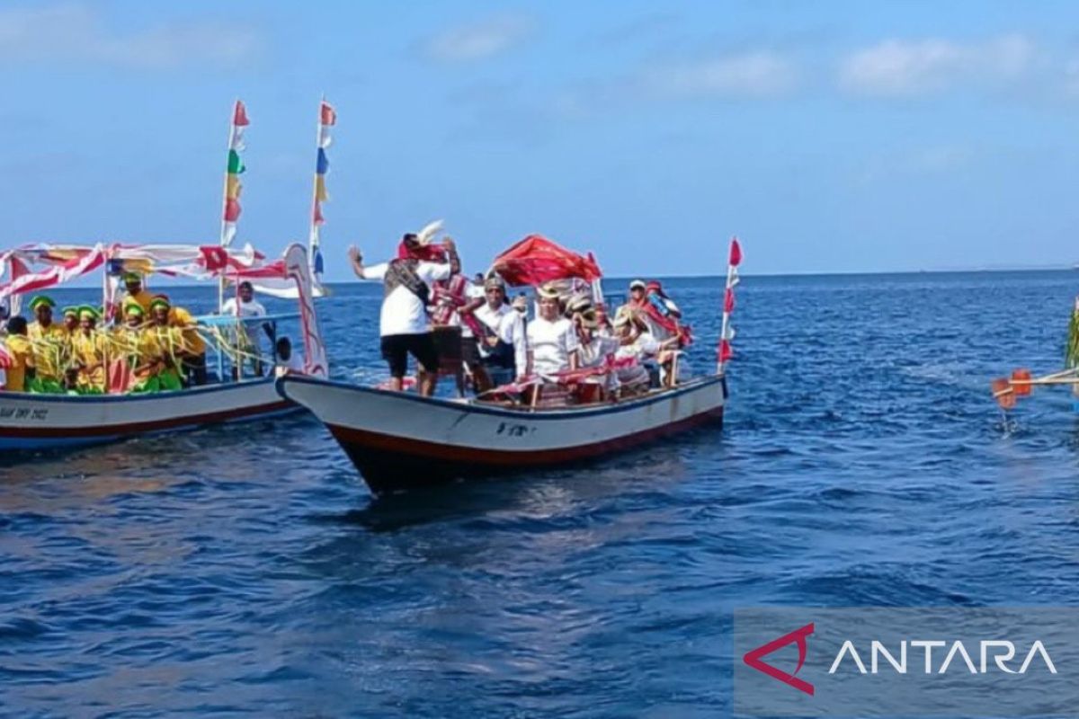 Ilustrasi berita Nasional: Pemkab Tanimbar kenalkan budaya lewat parade laut peringati HUT daerah