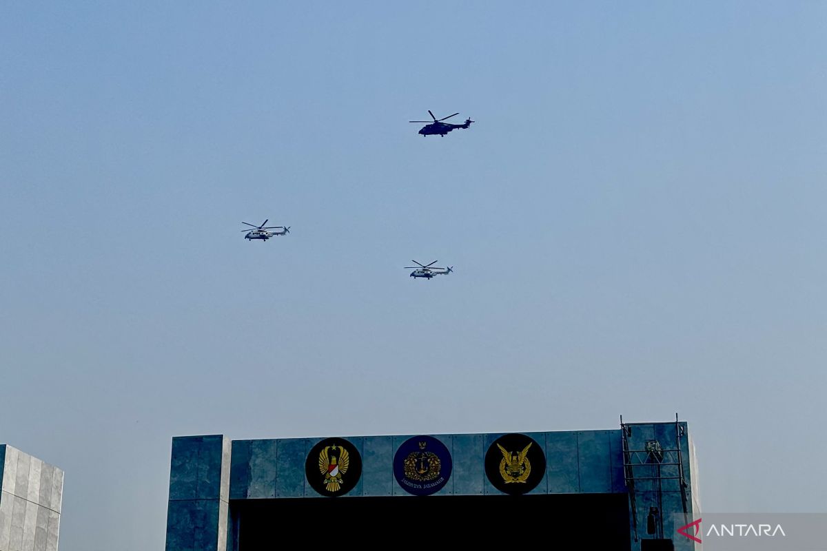 Naik heli, Prabowo tiba di Mabes TNI pimpin HUT Ke-81 — NadiKabar.com
