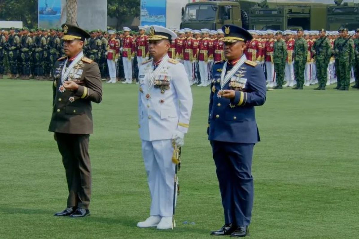 TNI pamerkan pakaian dinas upacara baru saat peringatan HUT Ke-81 — NadiKabar.com
