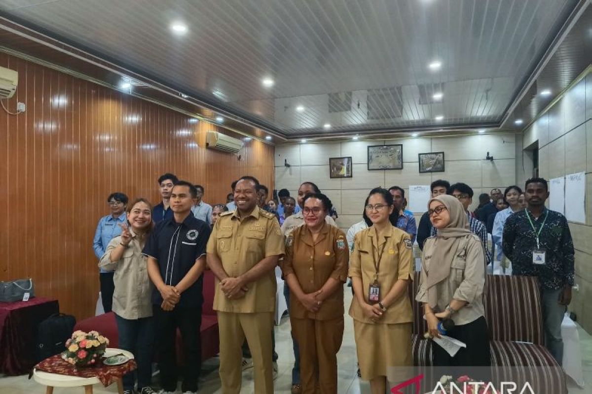 Southwest Papua Trains Community Leaders to Fight HIV, TB and Malaria