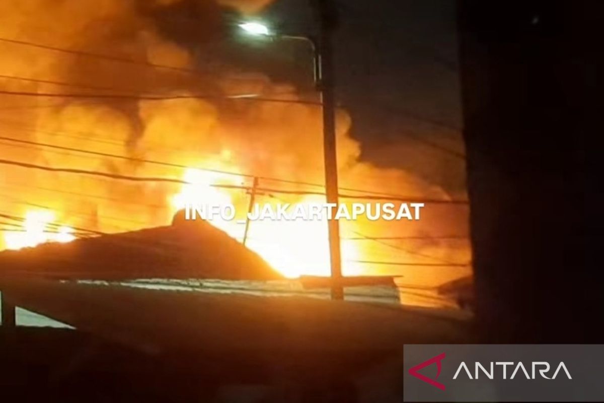 Kebakaran permukiman padat di Kramat Pulo Jakpus, 30 mobil dikerahkan — NadiKabar.com