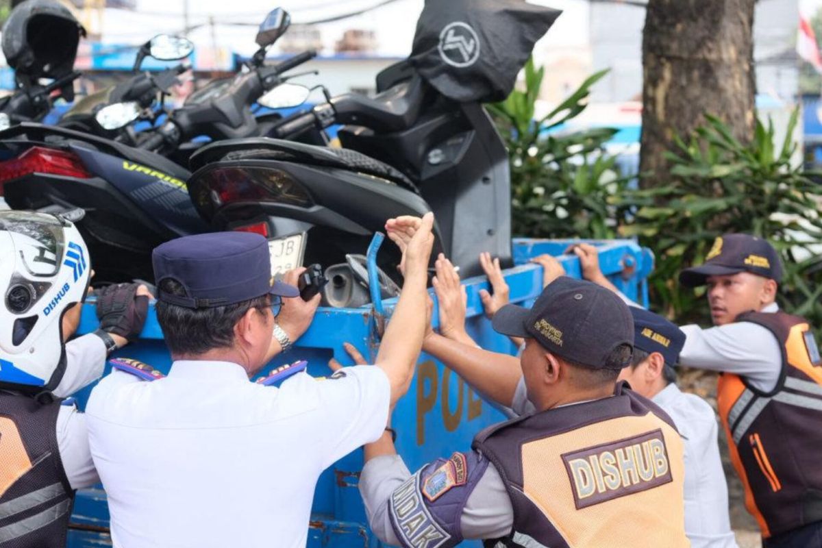 Dishub Jaksel angkut 16 motor parkir liar dekat Mal Gandaria City — NadiKabar.com