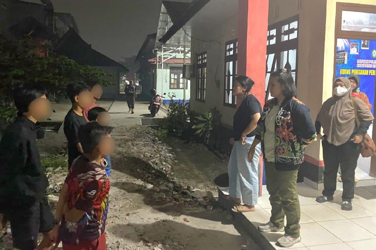 Satpol PP Kotim amankan lima remaja mabuk di stadion