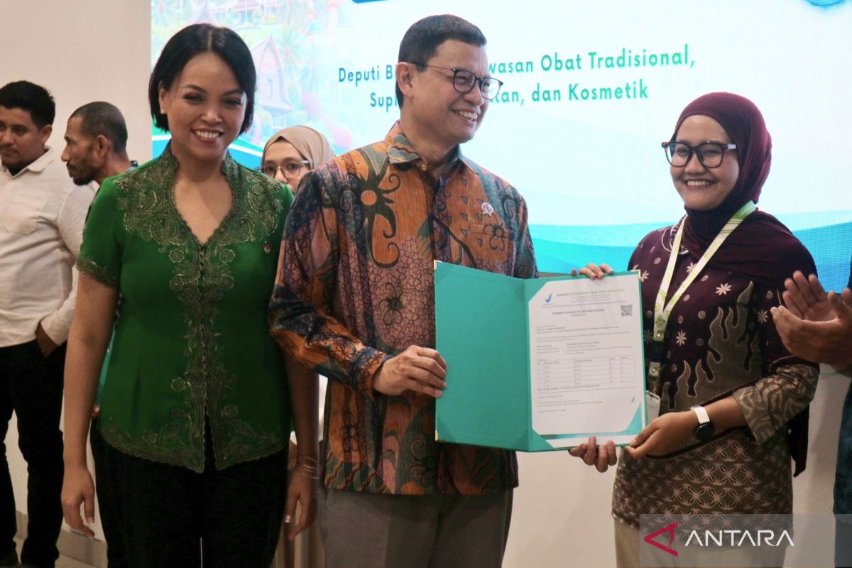 BPOM serahkan sertifikat dan izin edar kepada pelaku usaha di NTB — NadiKabar.com