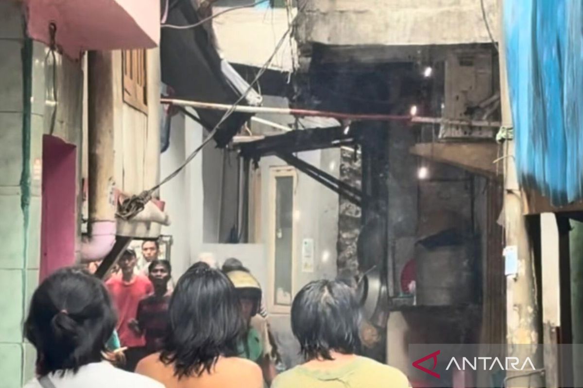 Belasan rumah di Kampung Melayu terbakar akibat korsleting listrik — NadiKabar.com