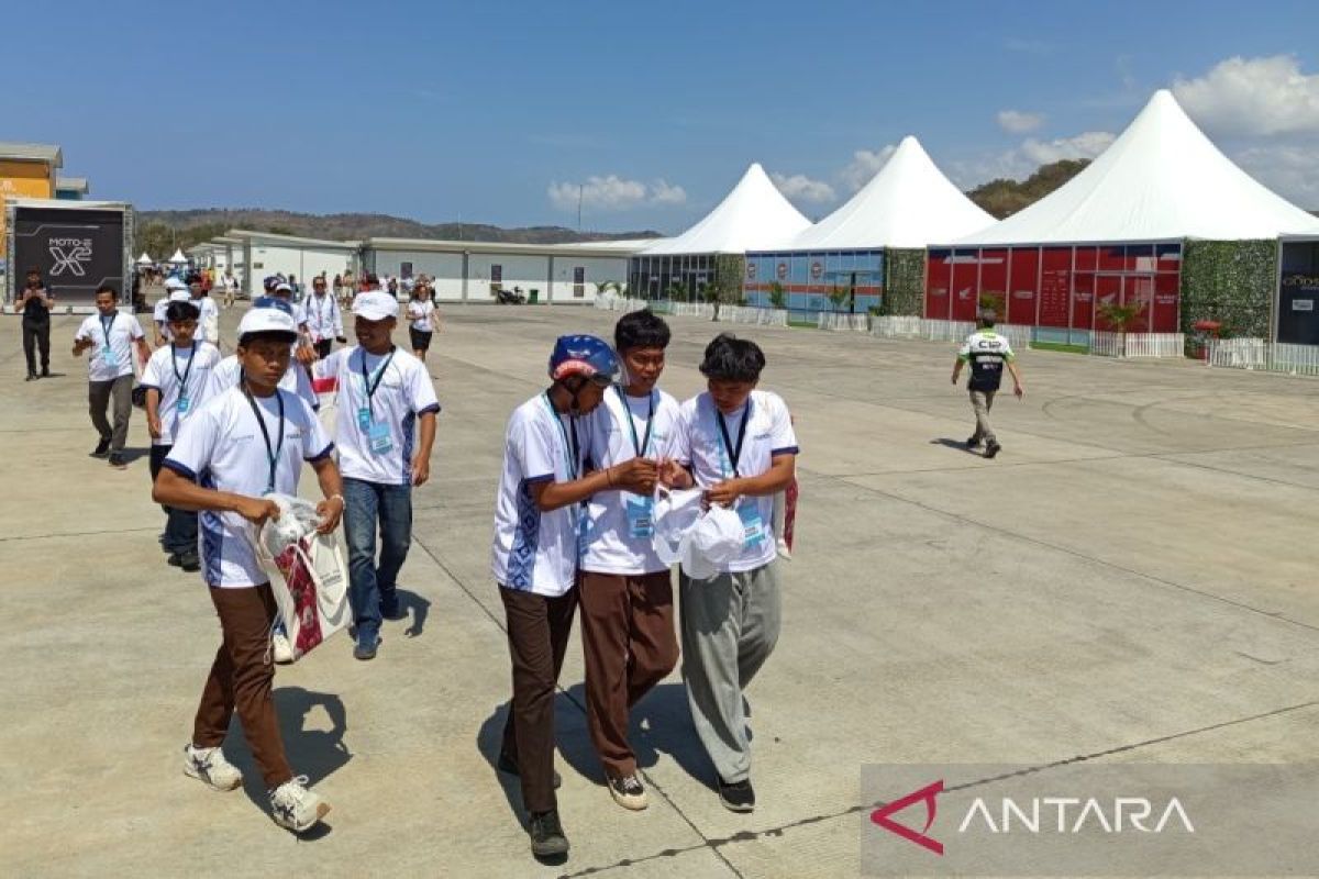 Ilustrasi berita Nasional: Puluhan siswa SMKN ramaikan Paddock Tour GP Indonesia 2026