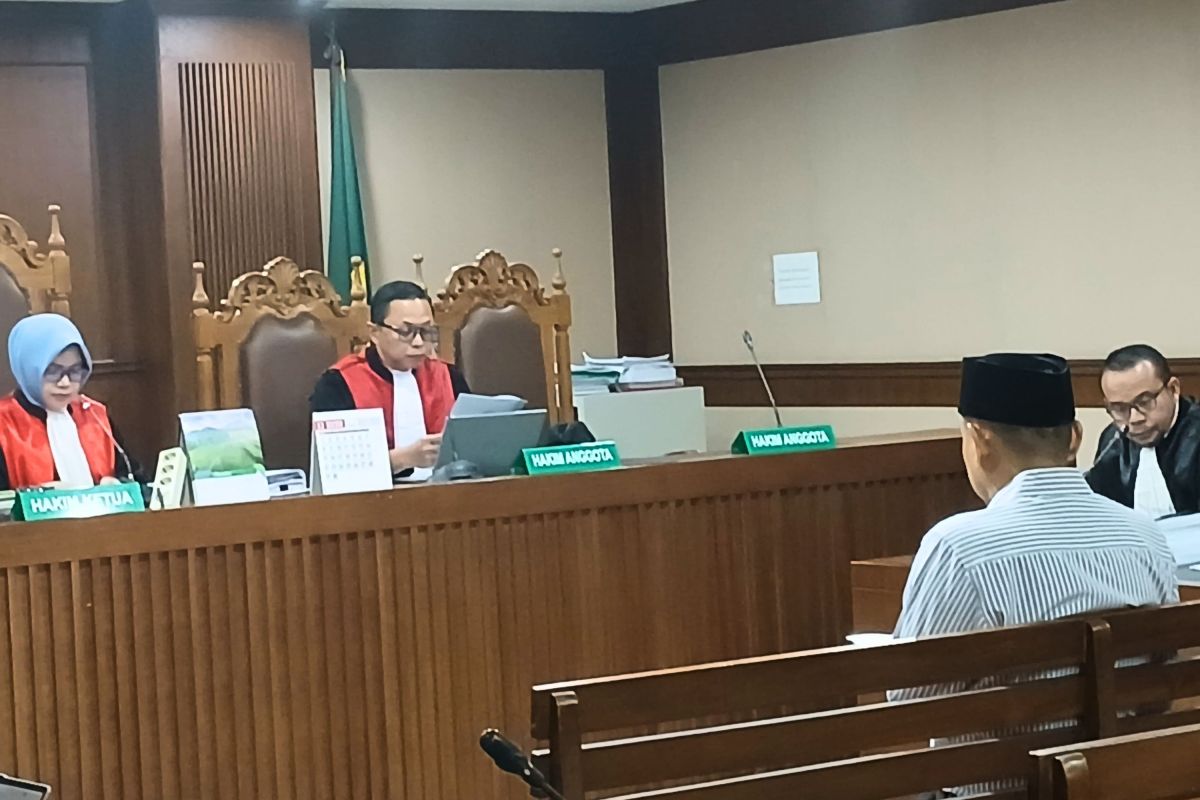 Eks Ketua Ombudsman minta bebas dari dakwaan suap Rp4,85 miliar — NadiKabar.com