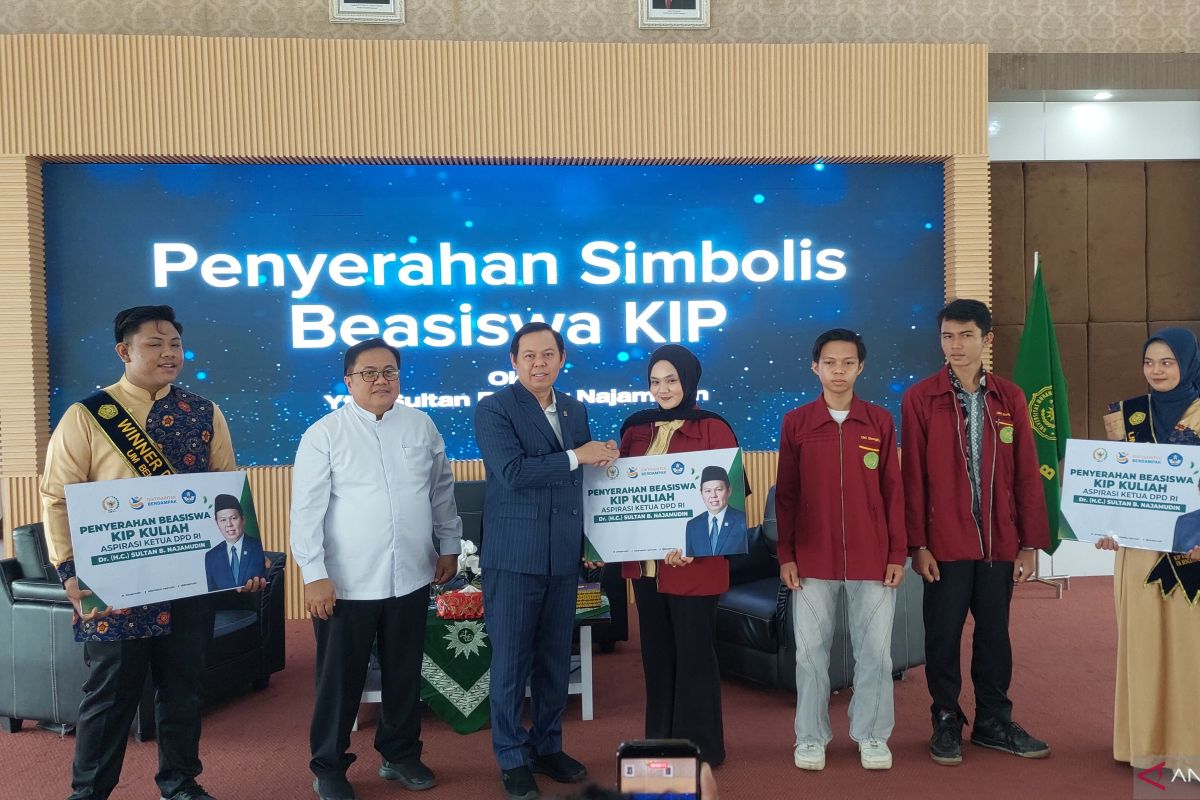 Ketua DPD RI serahkan 500 KIP kuliah di Bengkulu — NadiKabar.com