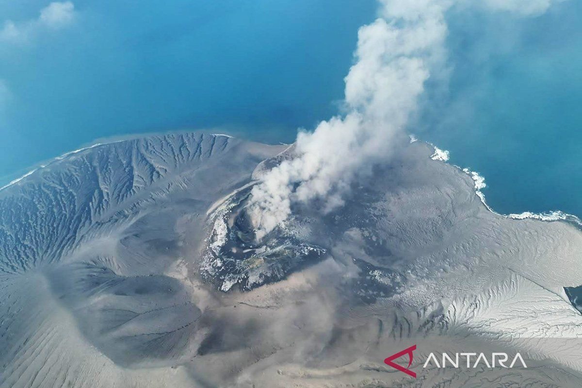 Anak Krakatau Dua Kali Lontarkan Abu Vulkanik Sore Ini