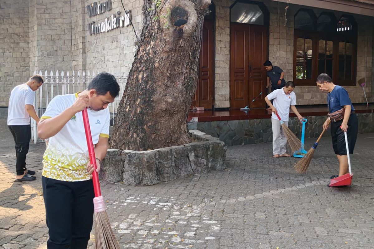 Ditjen Bimas Buddha gelar bersih-bersih Vihara sambut HUT ke-21 — NadiKabar.com