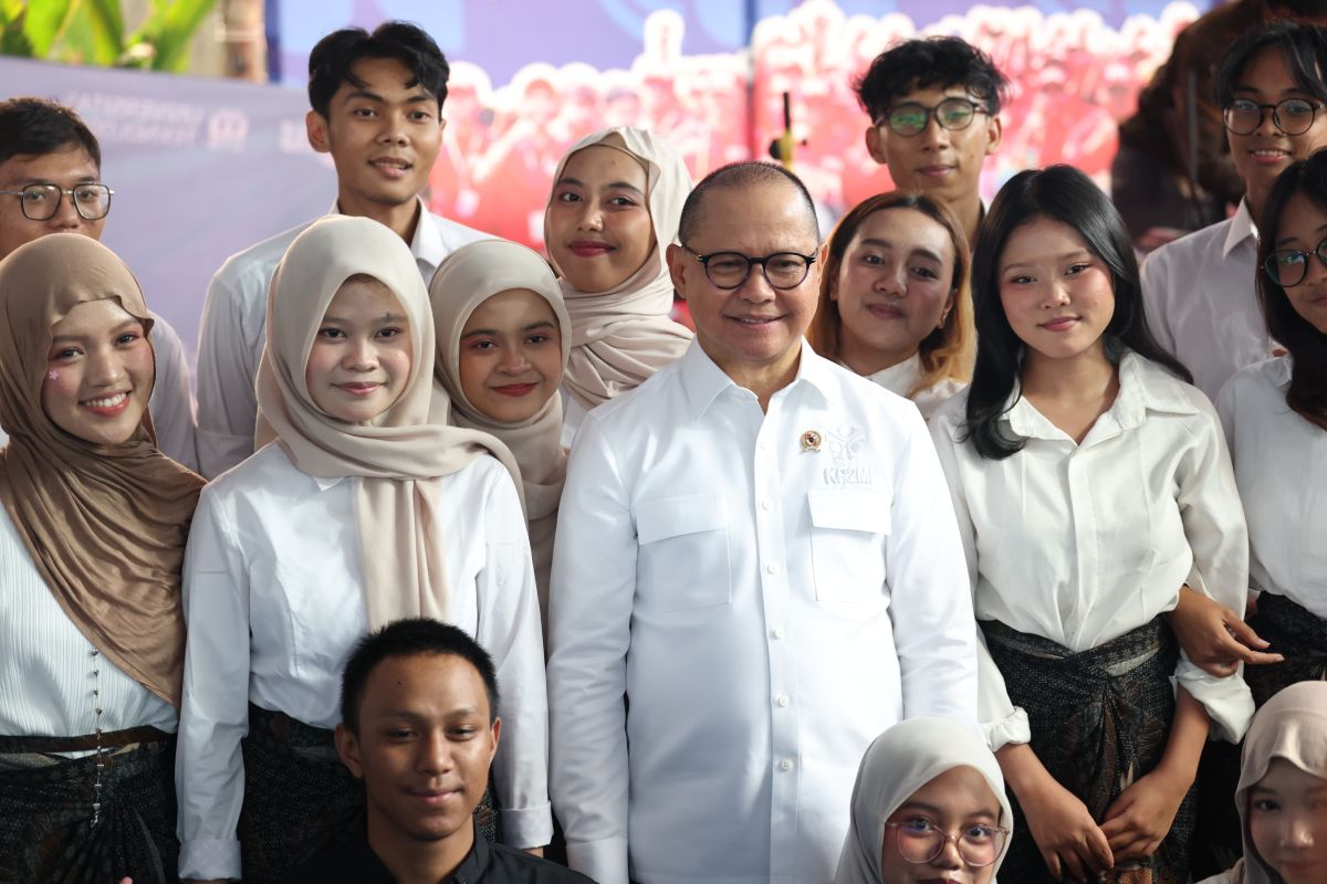 Kementerian P2MI resmikan Migrant Center dan SMK Go Global di UTB — NadiKabar.com