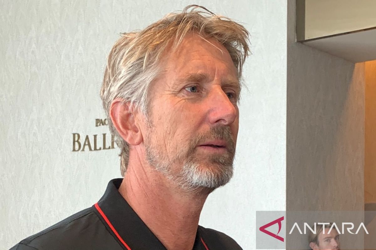 Van der Sar: Maarten Paes harus bersaing sengit di Ajax — NadiKabar.com