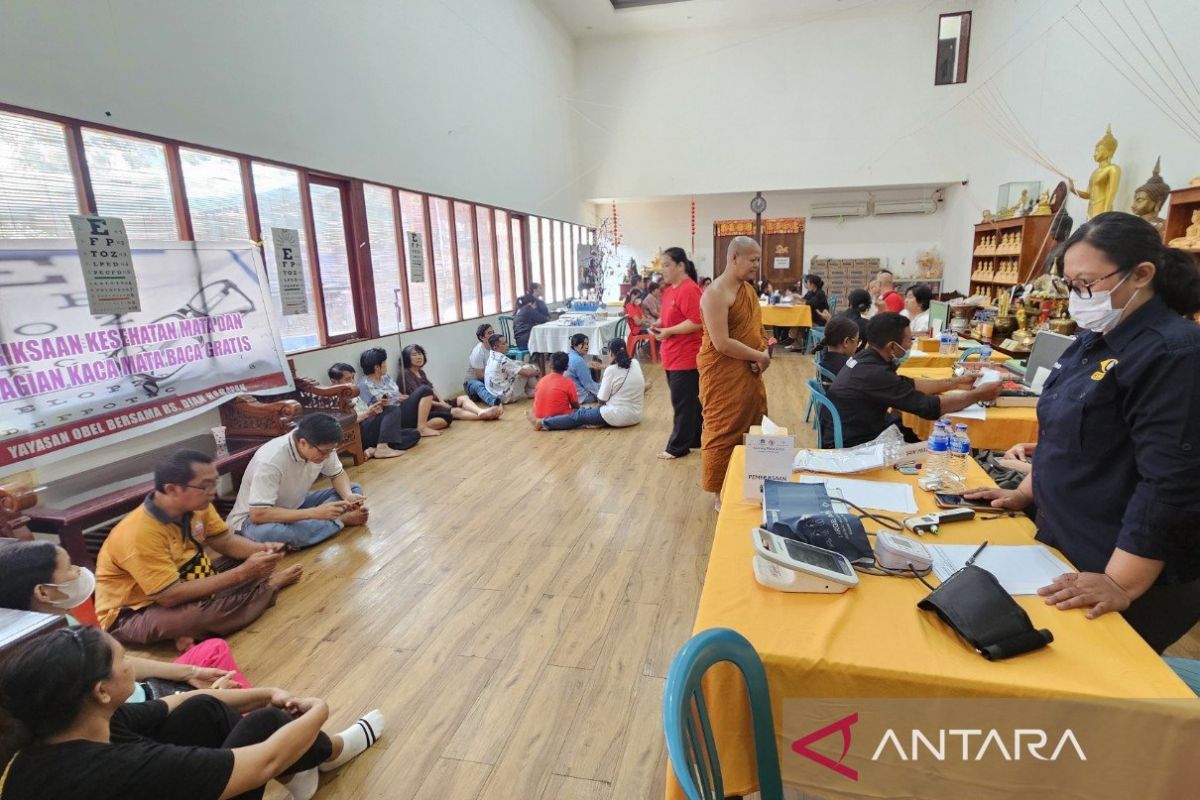 Vihara Cycloop Sentani gandeng RS Dian Harapan gelar skrining mata gratis