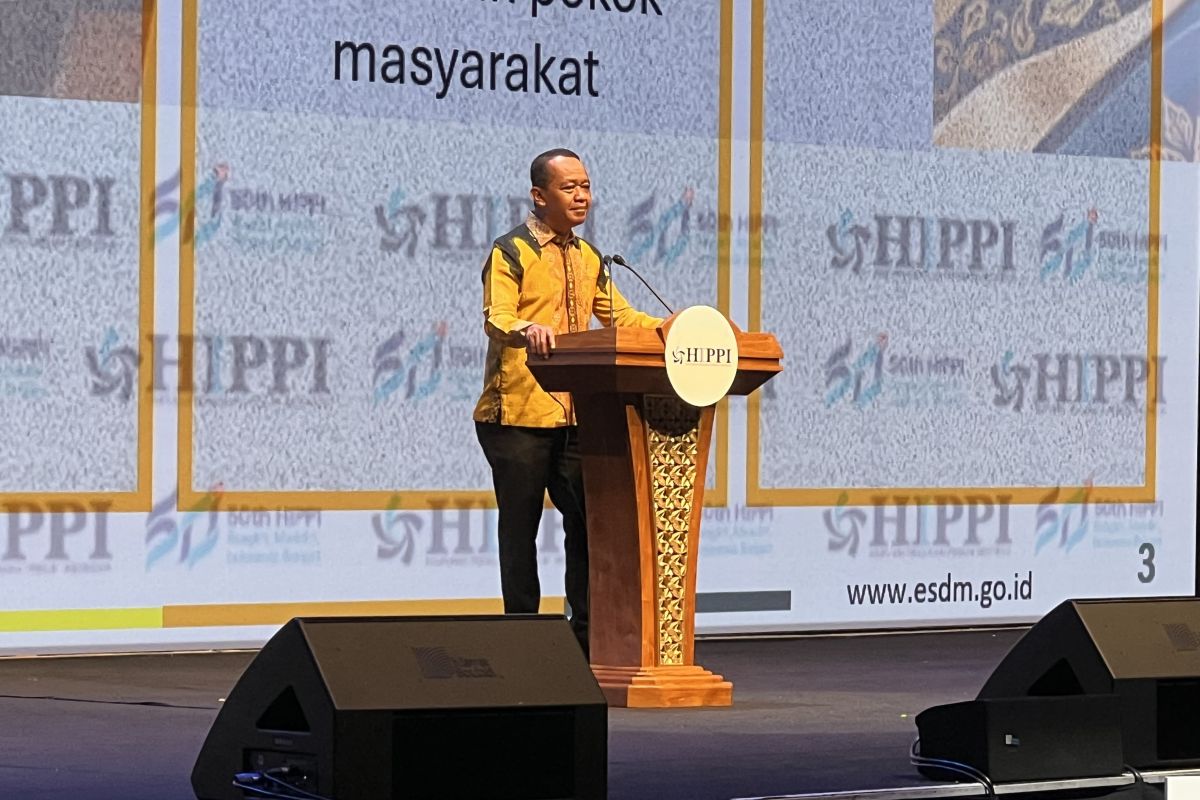 Bahlil sebut bahan baku E10 dari perkebunan Jawa, Sumatera, dan Papua