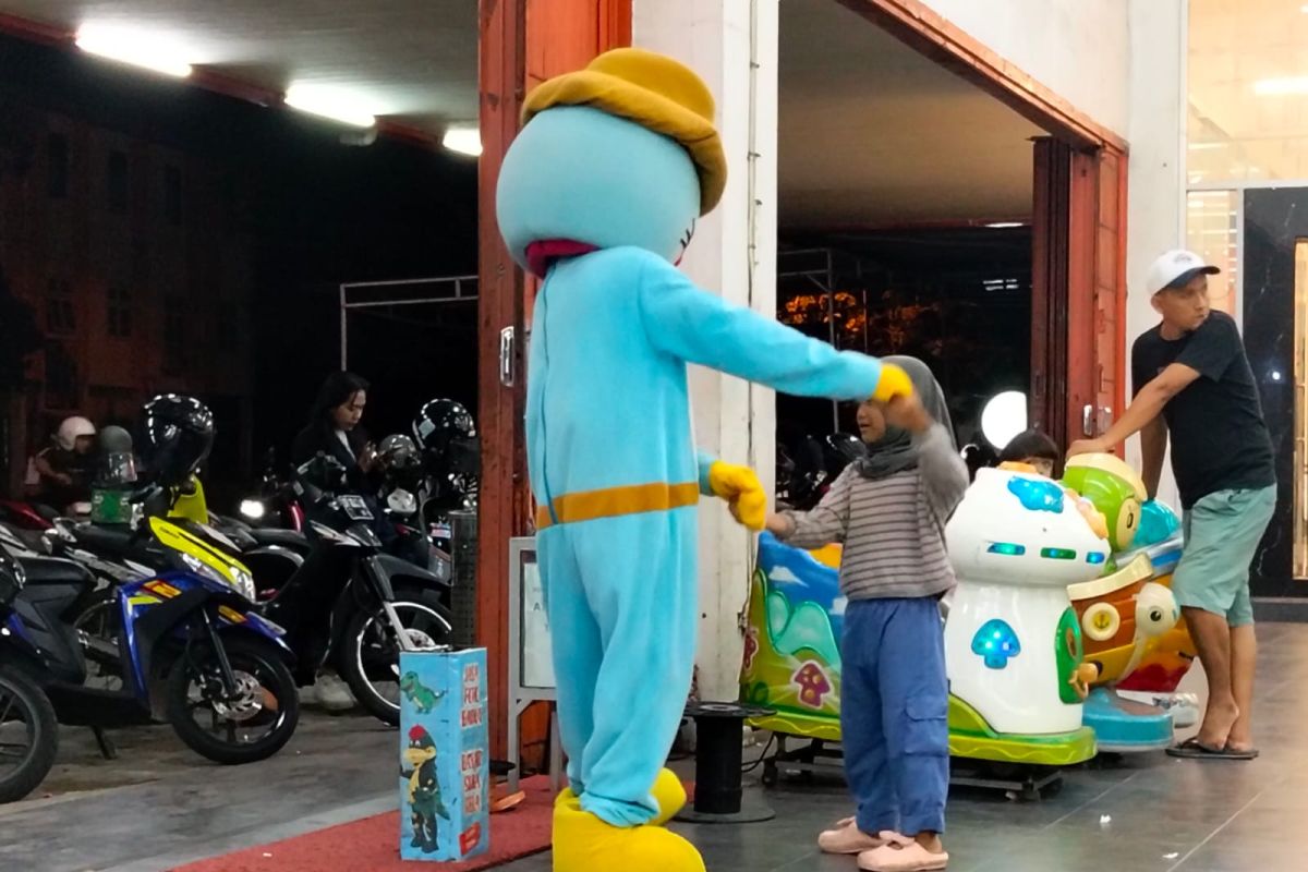 Pemkot Mataram memetakan modus praktik badut jalanan