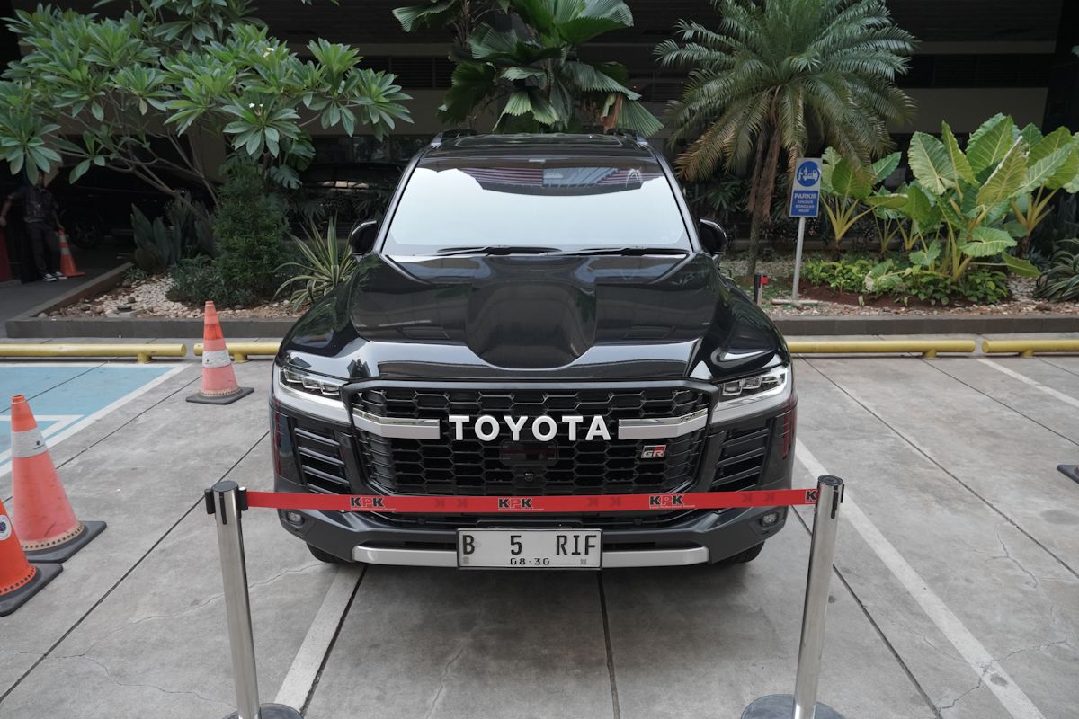 KPK sita mobil Land Cruiser milik tersangka kasus ATR/BPN — NadiKabar.com